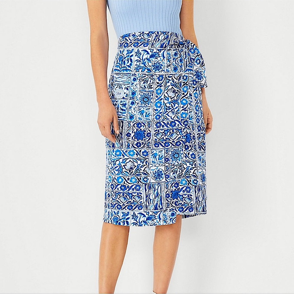 NWT Ann Taylor beautiful blue white tile print side tie sarong wrap skirt size 2